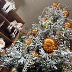 Con estos árboles sí que dan ganas de que empiece la Navidad 😍

Tenemos muchísimos tipos de decoración que os quedan por ver🙈, podéis encontrarlos tanto en la tienda física como en nuestra web! (enlace en nuestro perfil☺️) 
•
•
•
•
•
#navidad #dreams #árboles #nacimientos #adornosnavideños